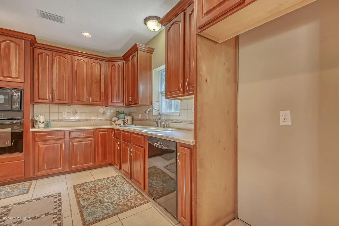 Photo of 1290 Adamson Road