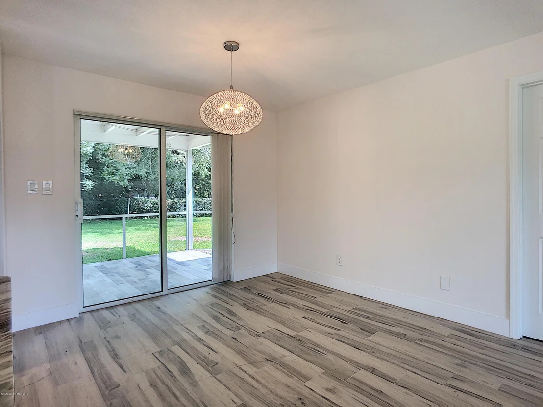 Photo of 304 N Roundtree Drive