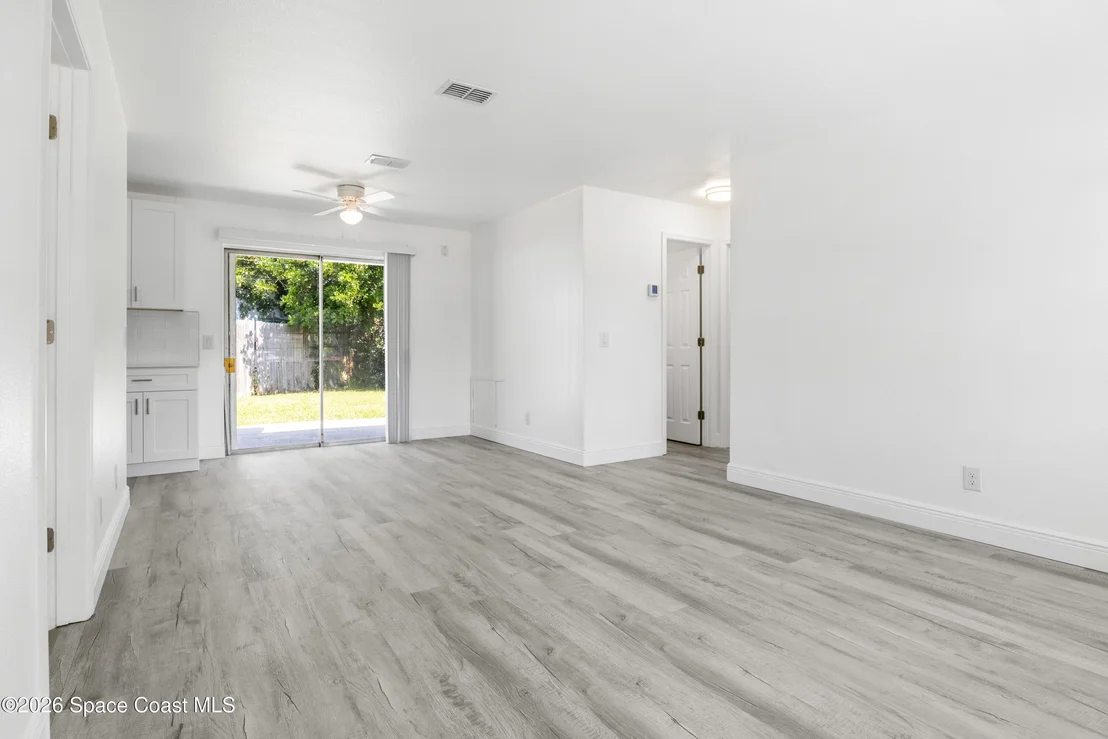 Photo of 346 Crown Boulevard