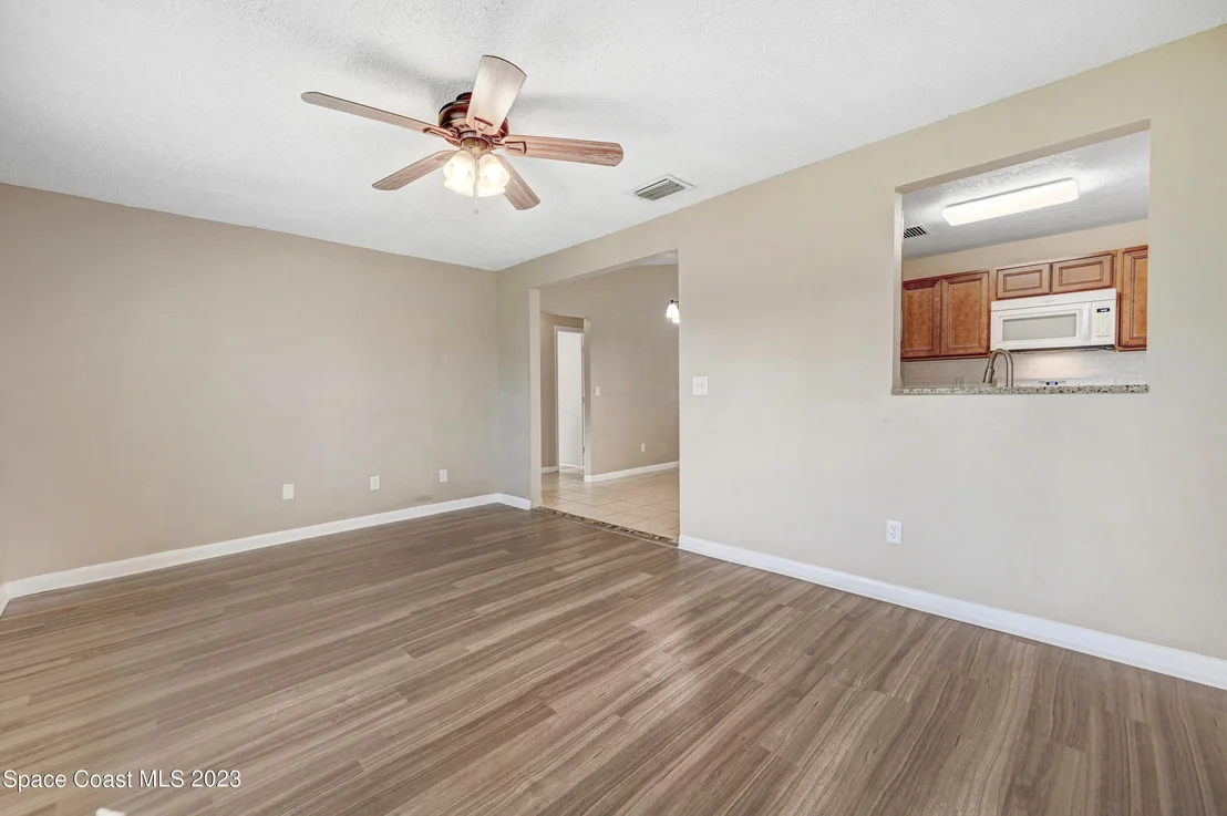 Photo of 781 Arundo Avenue NE