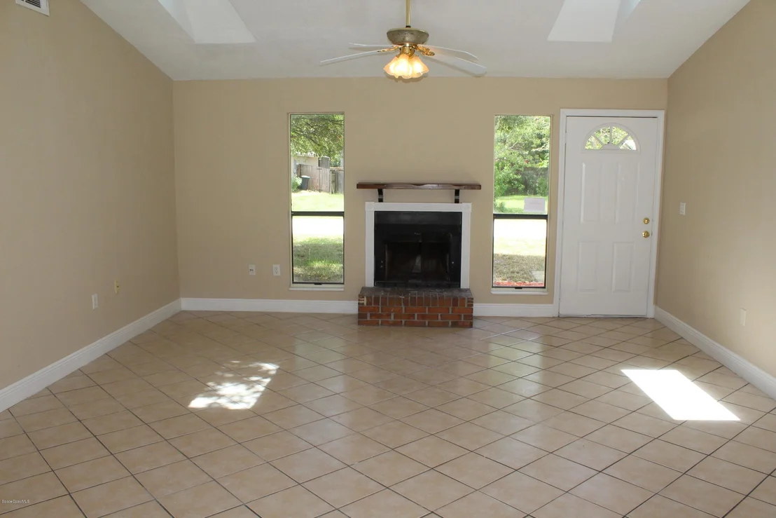 Photo of 5865 Keystone Avenue
