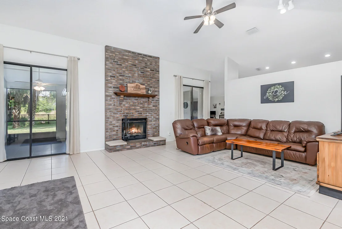 Photo of 1199 Meadowbrook Road NE