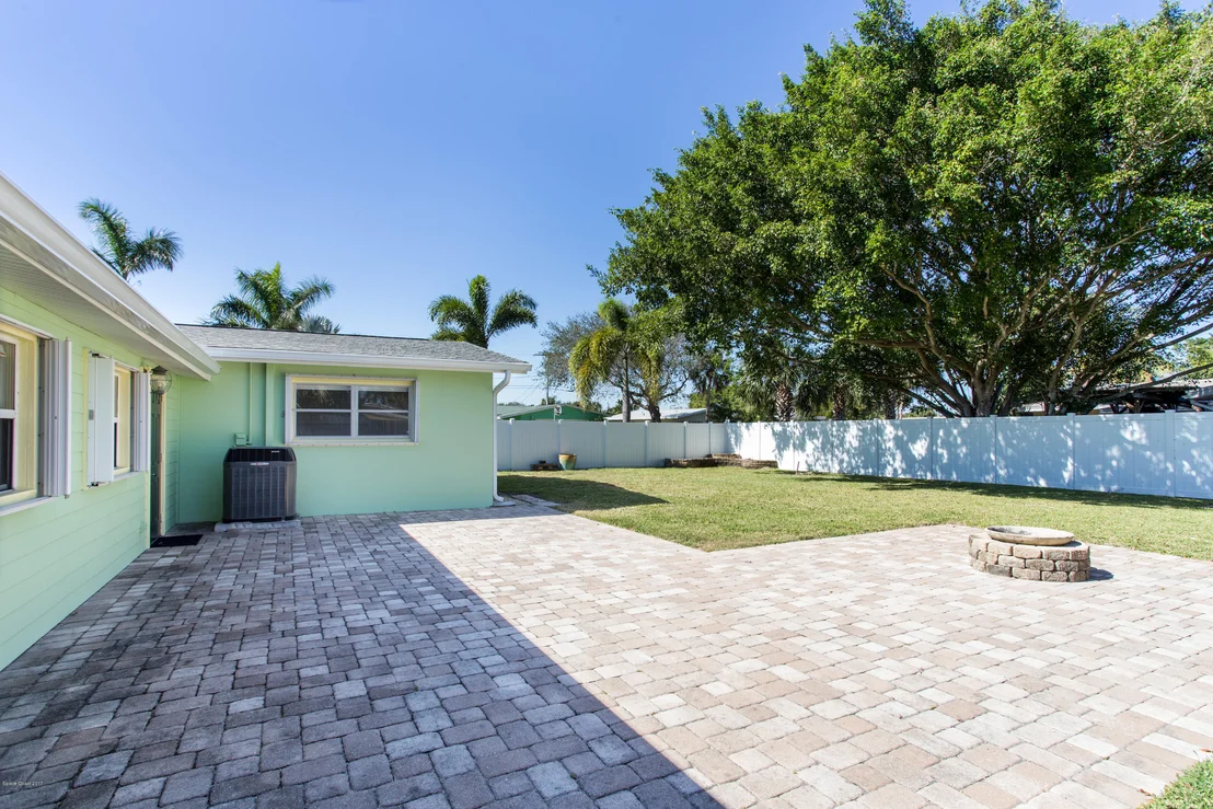 Photo of 390 Willow Drive
