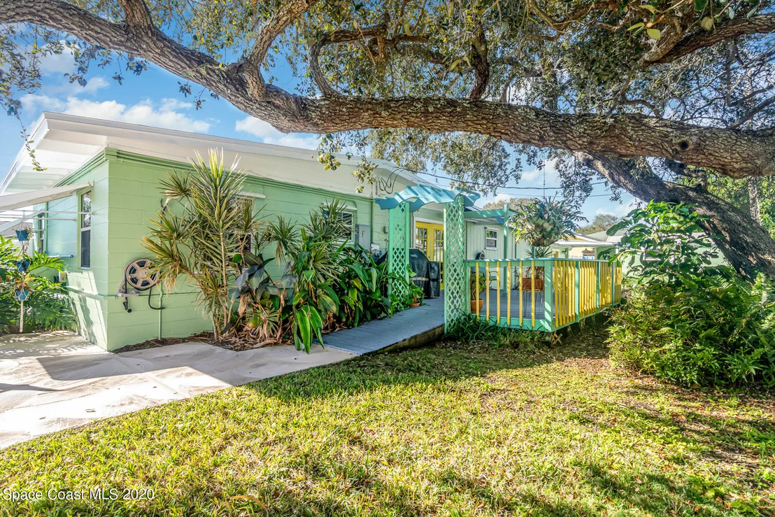 Photo of 309 Live Oak Lane