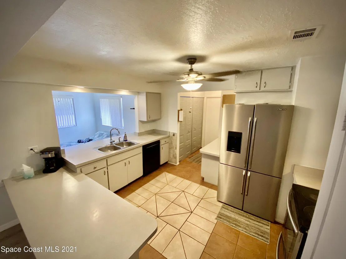Photo of 1320 Mariposa Drive NE