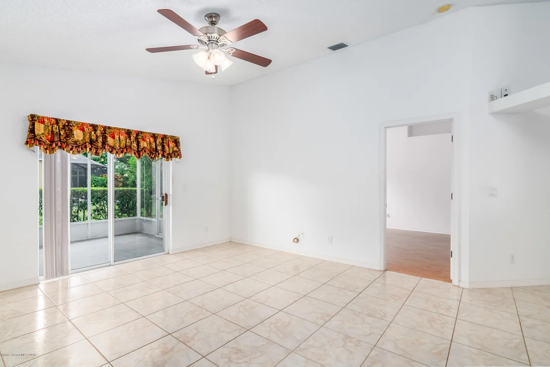 Photo of 972 Villa Drive