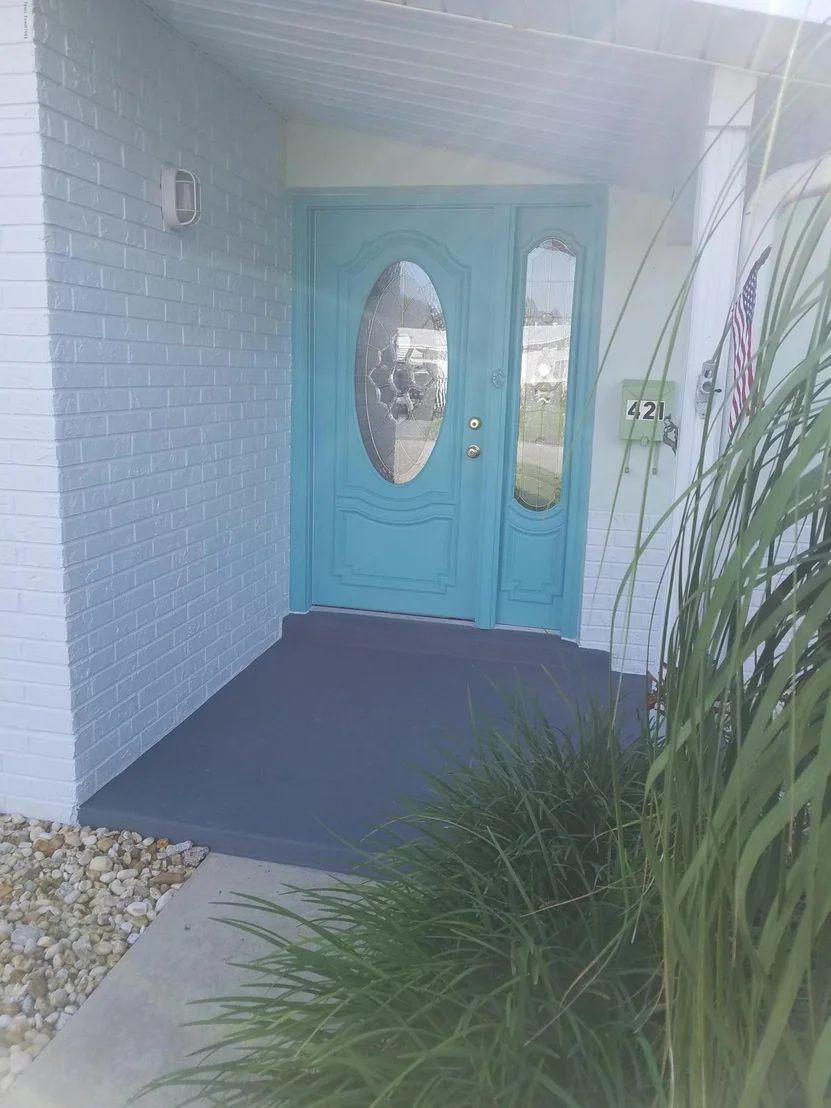 Photo of 421 Sparrow Drive