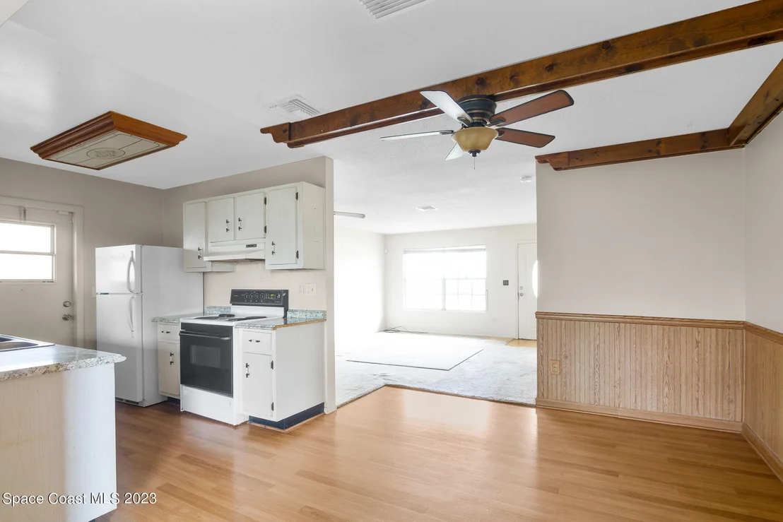 Photo of 3266 Edgewood Drive NE
