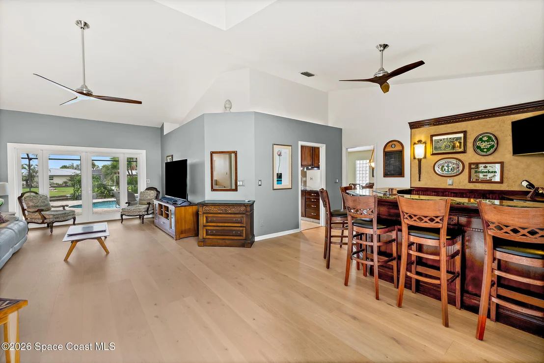 Photo of 2318 N Riverside Drive