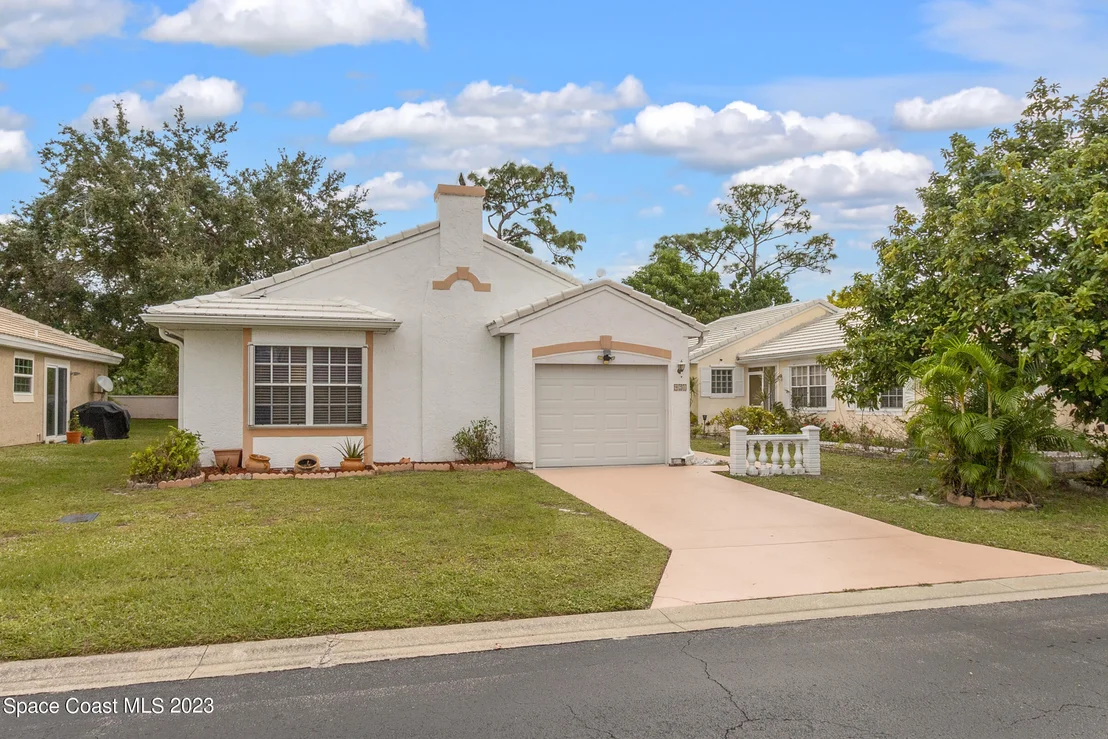Photo of 921 Wateroak Drive NE