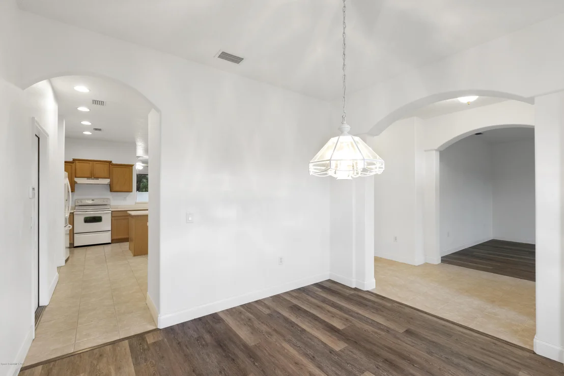Photo of 1600 Bridgeport Circle