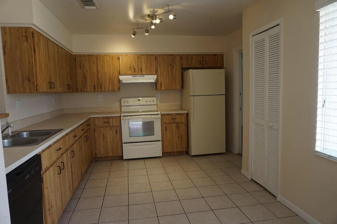 Photo of 850 Pine View Avenue