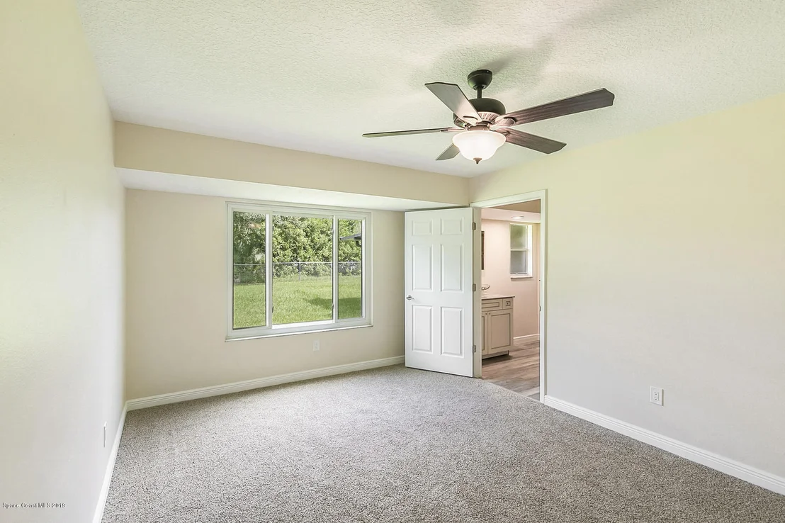 Photo of 974 Mariposa Drive NE