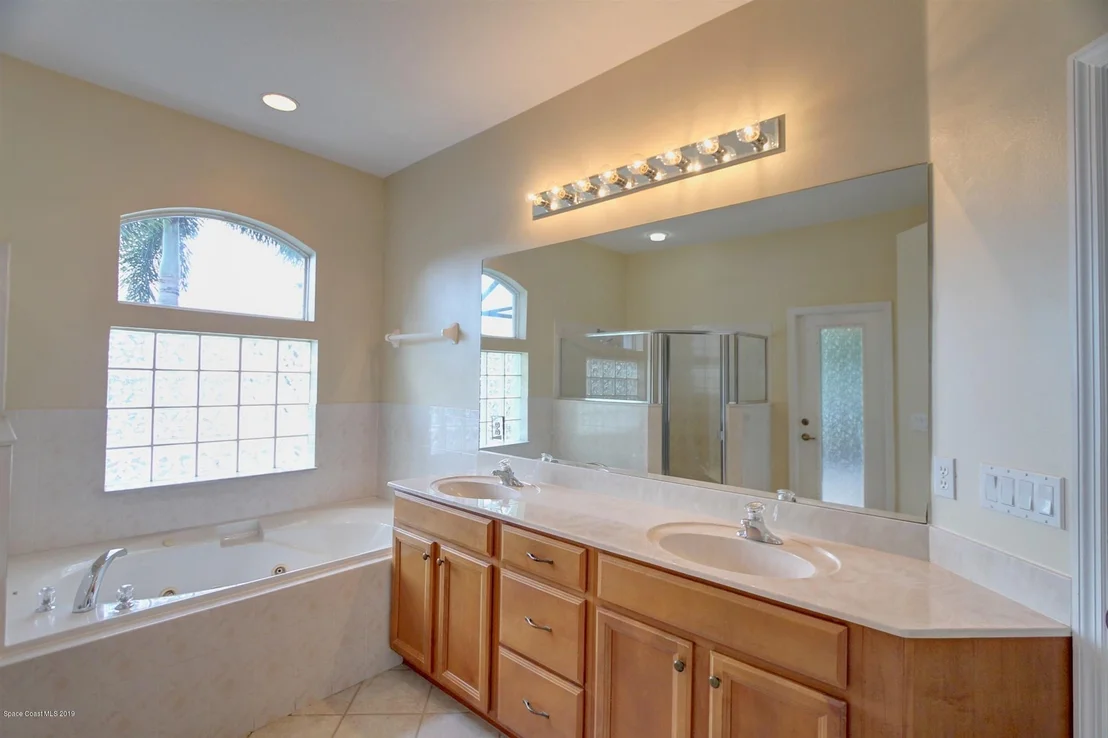Photo of 4490 Portage Trail