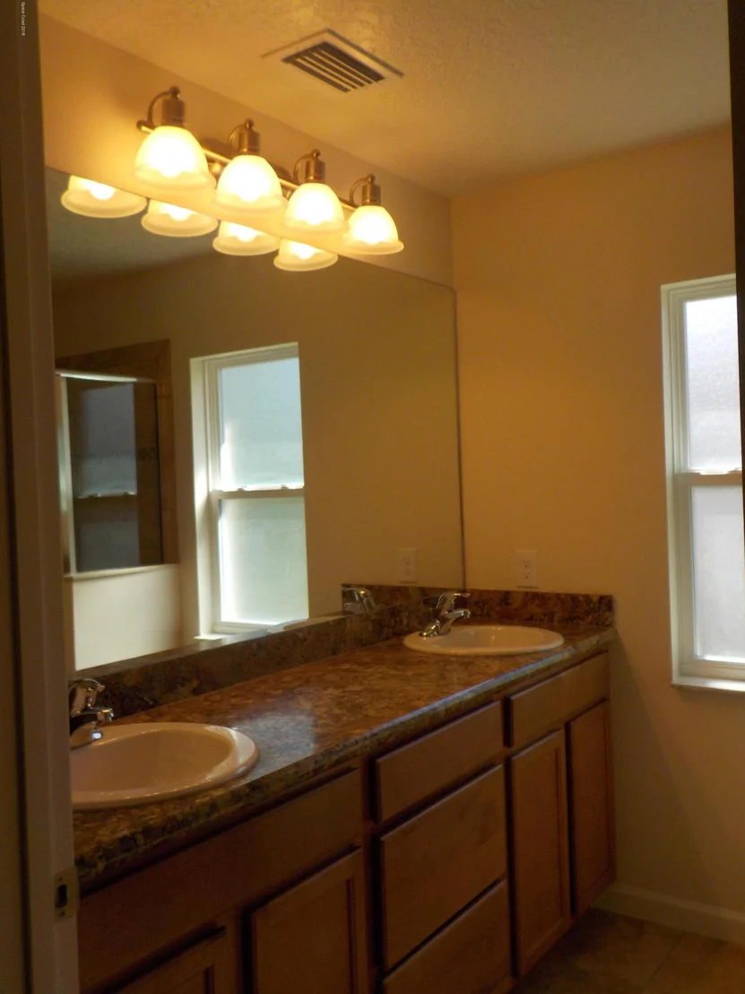 Photo of 6115 Degan Road