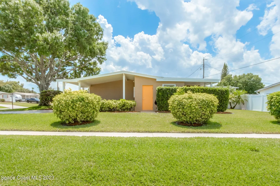 Photo of 842 Ixora Drive