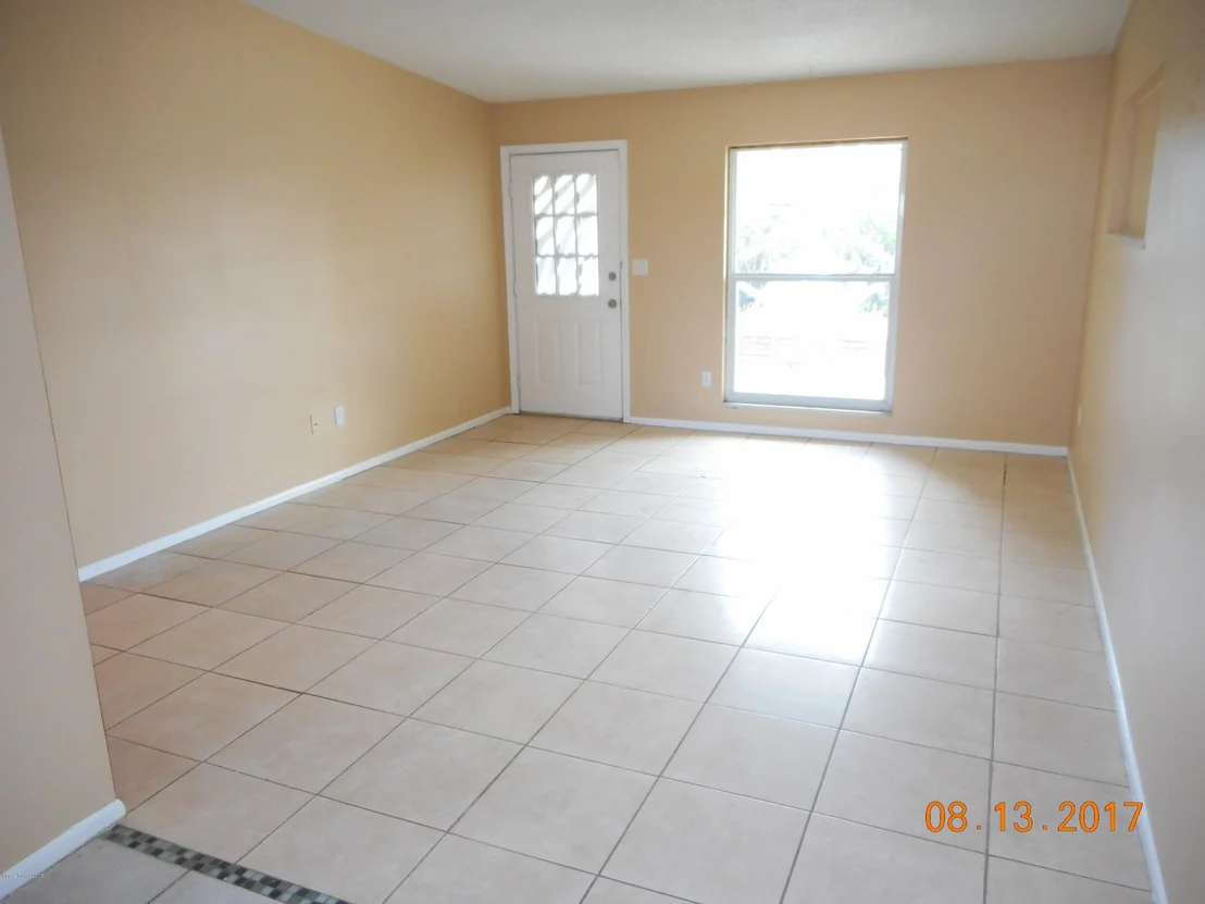 Photo of 1101 Cable Lane NE