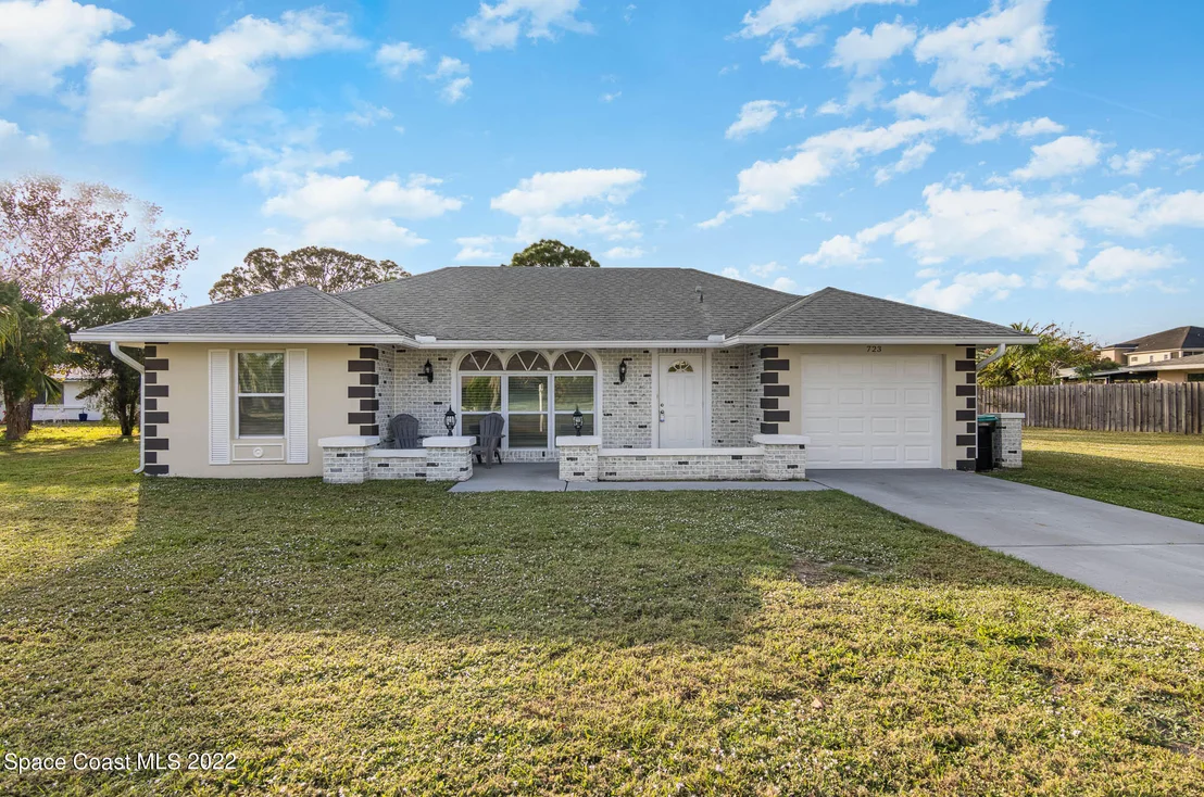Photo of 723 Apollo Circle NE