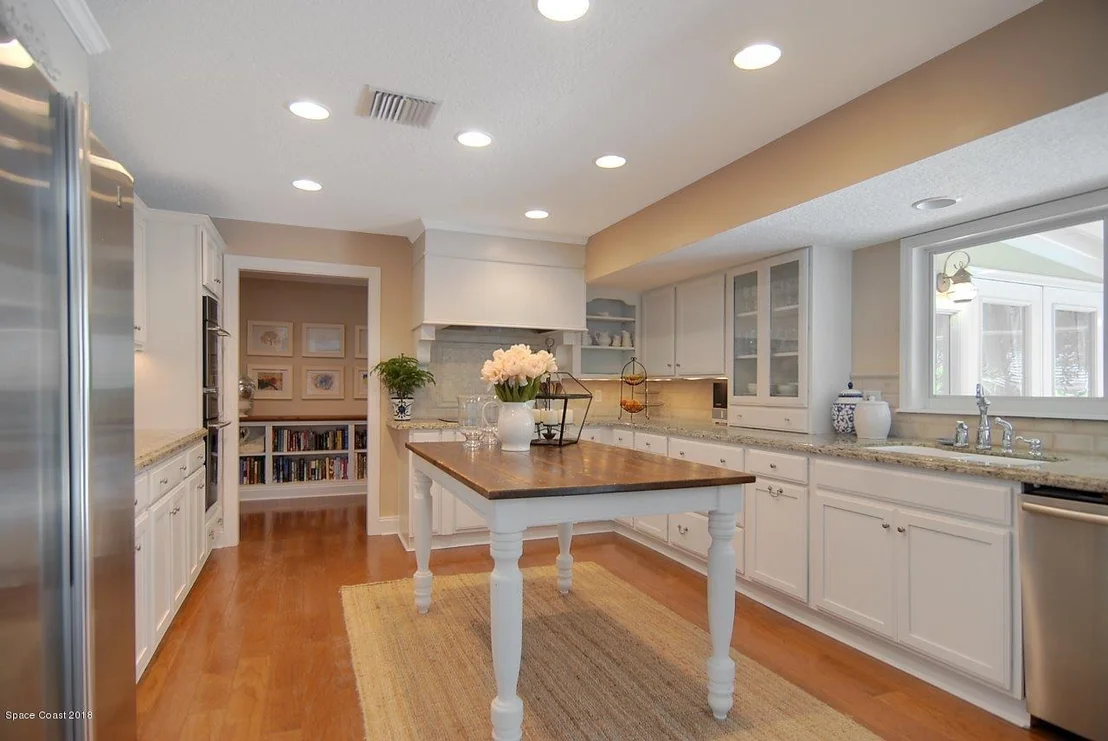 Photo of 405 Riverside Drive