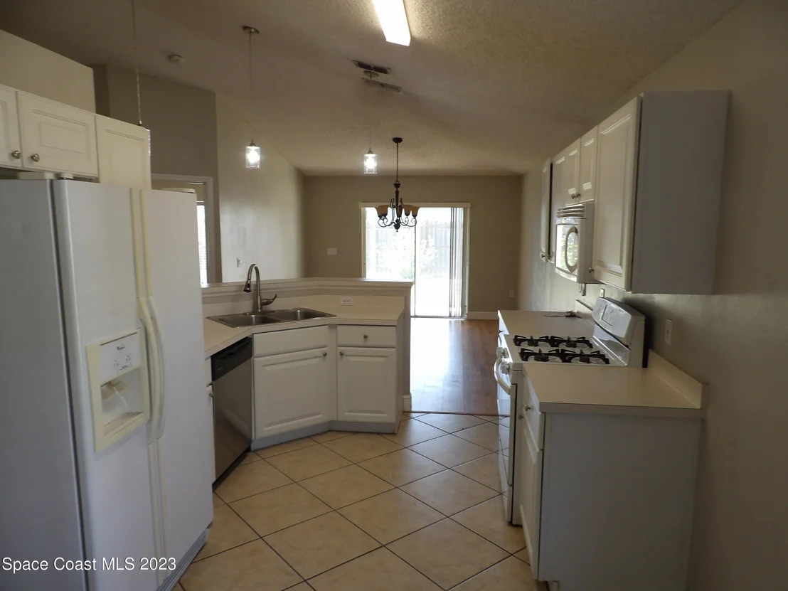 Photo of 1106 White Oak Circle