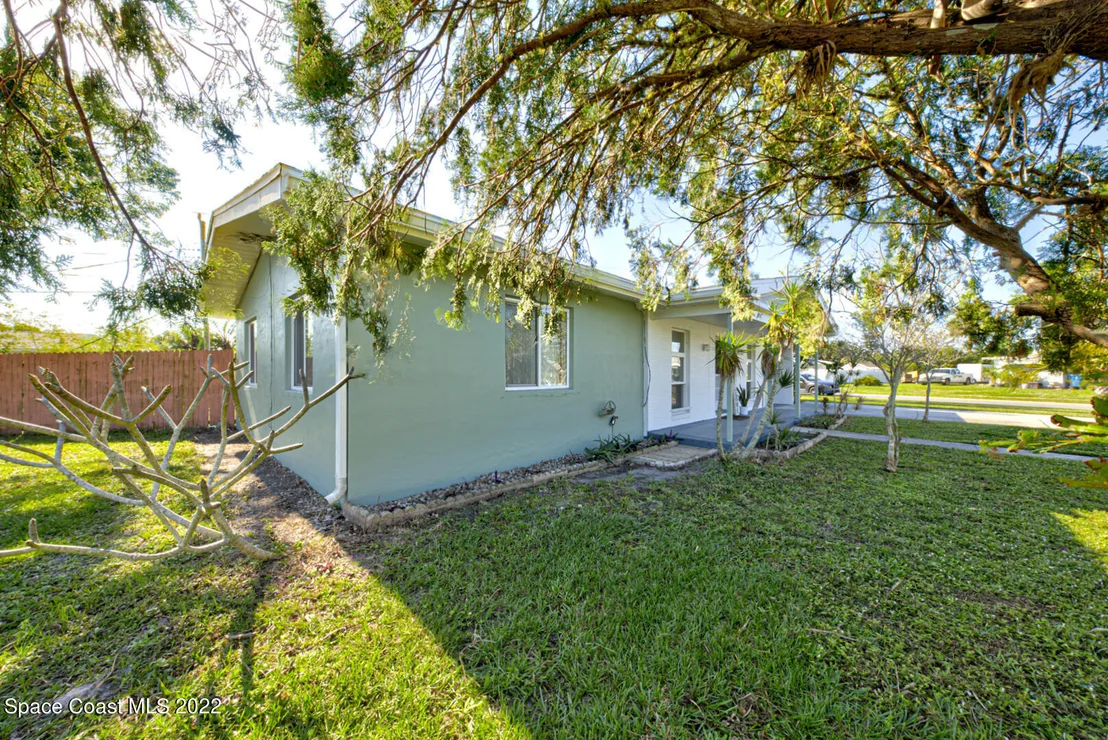 Photo of 1121 Daytona Drive NE