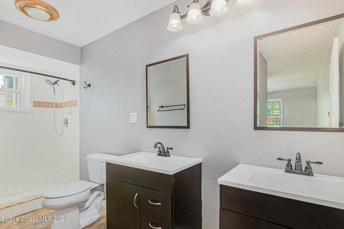 Photo of 5770 Fairbridge Street