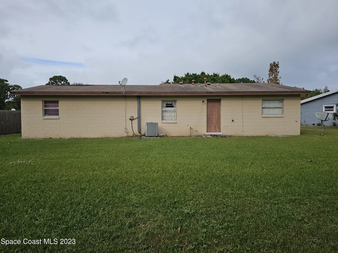 Photo of 3579 Ridgeway Avenue