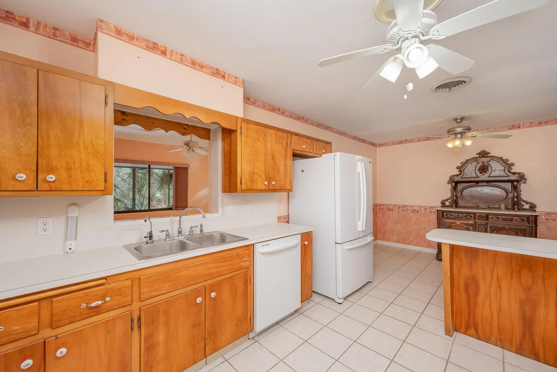 Photo of 981 Lytton Road