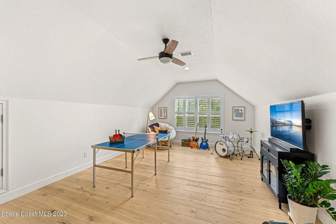 Photo of 5595 Willoughby Drive