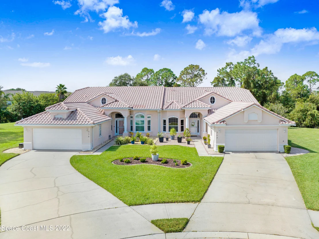 Photo of 348 Renaissance Avenue