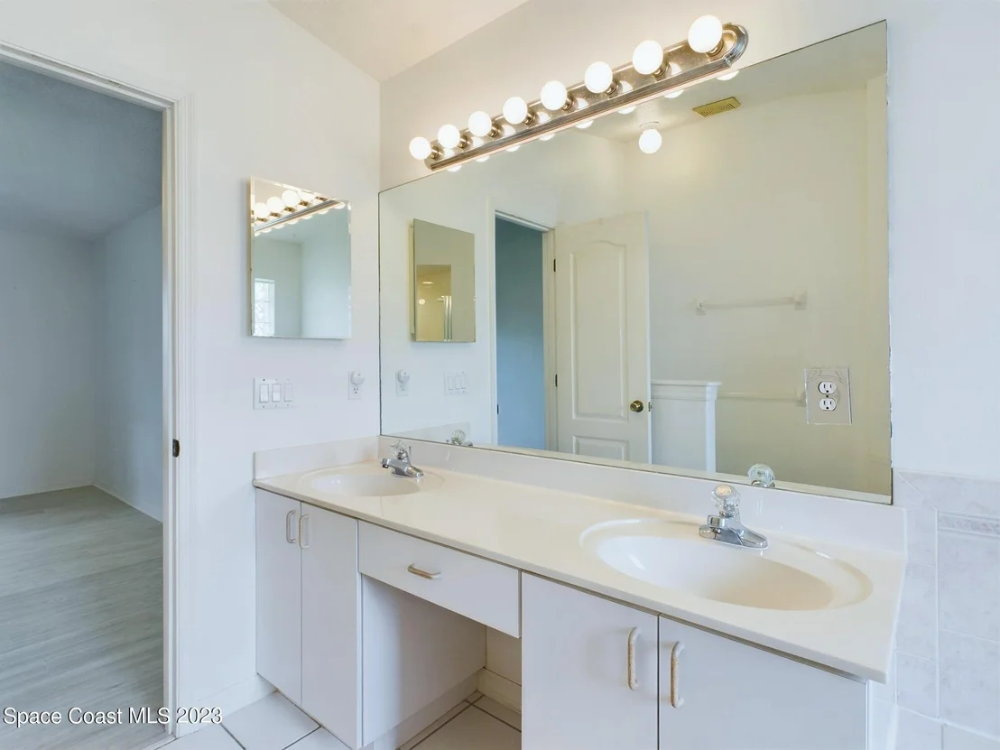 Photo of 1211 Meadow Lake Road