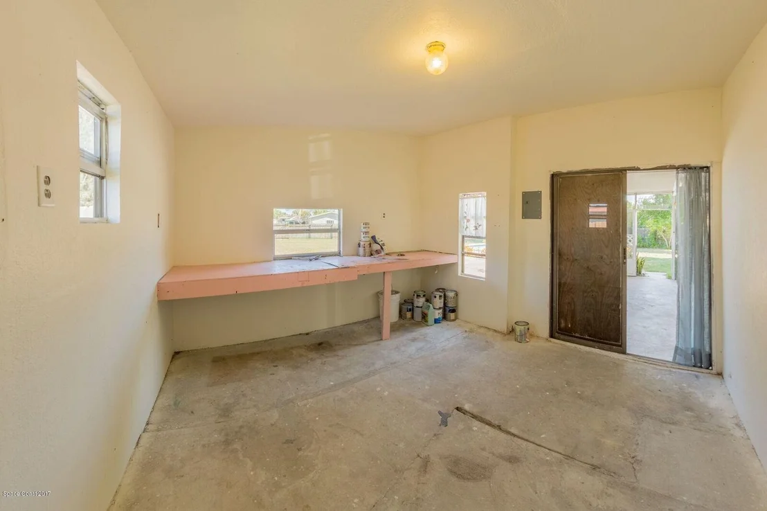 Photo of 1073 Cabot Drive NE