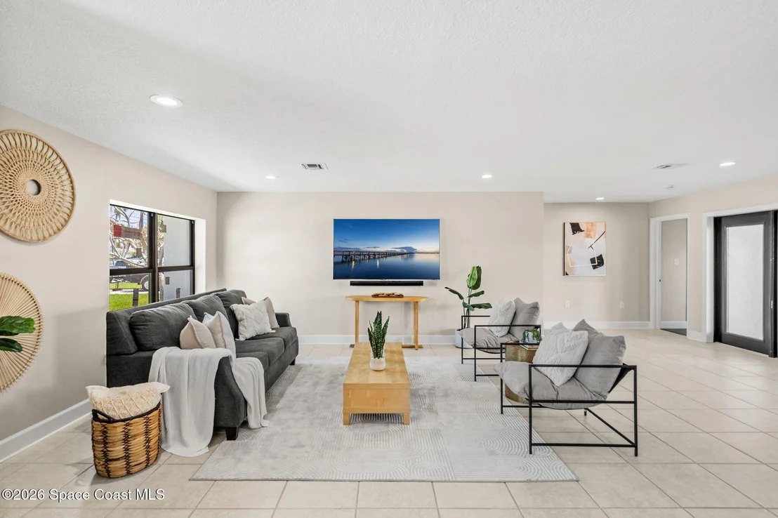Photo of 213 River Road