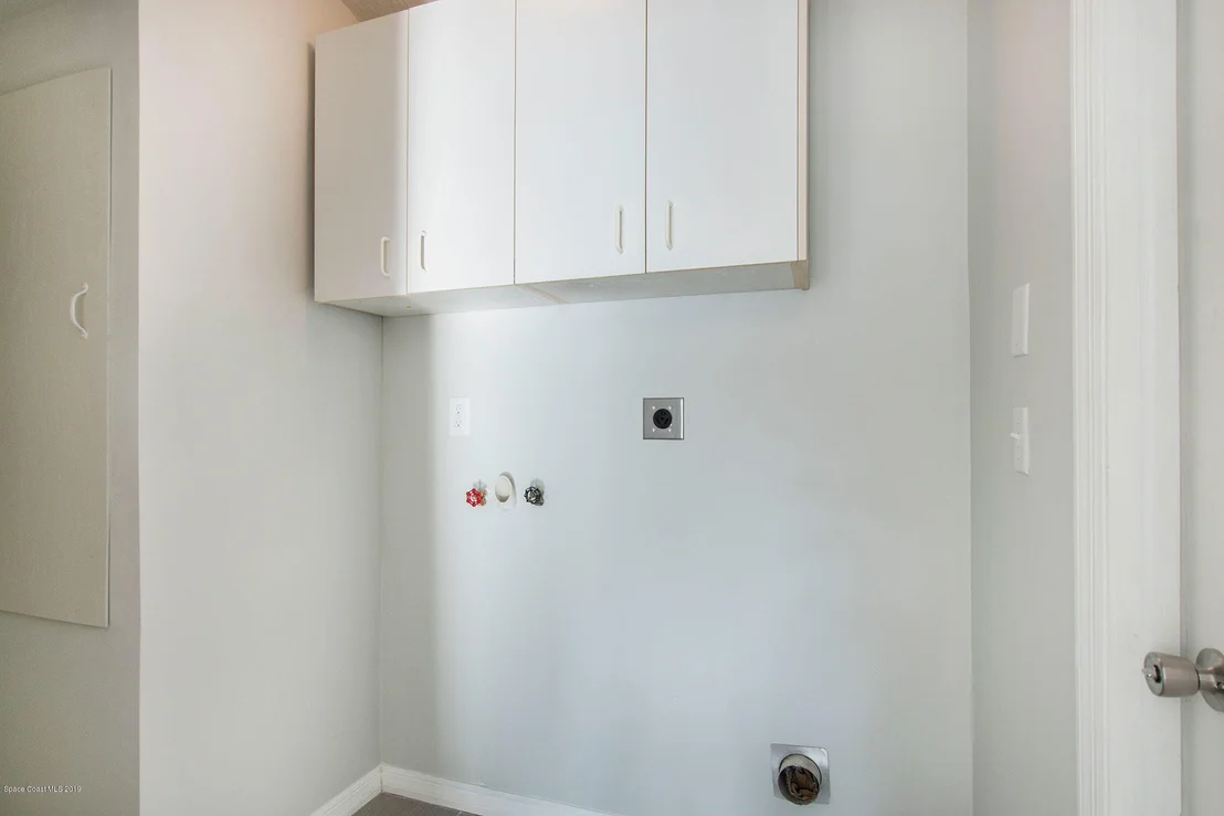 Photo of 2076 Lansing Street