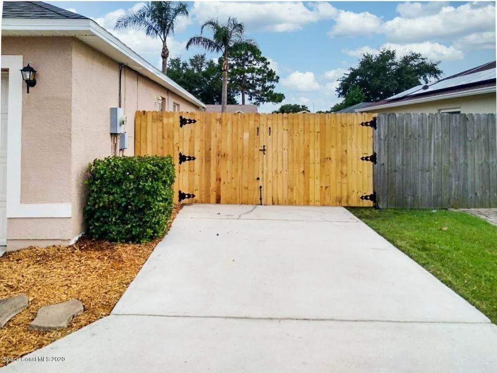 Photo of 965 Sabal Grove Drive