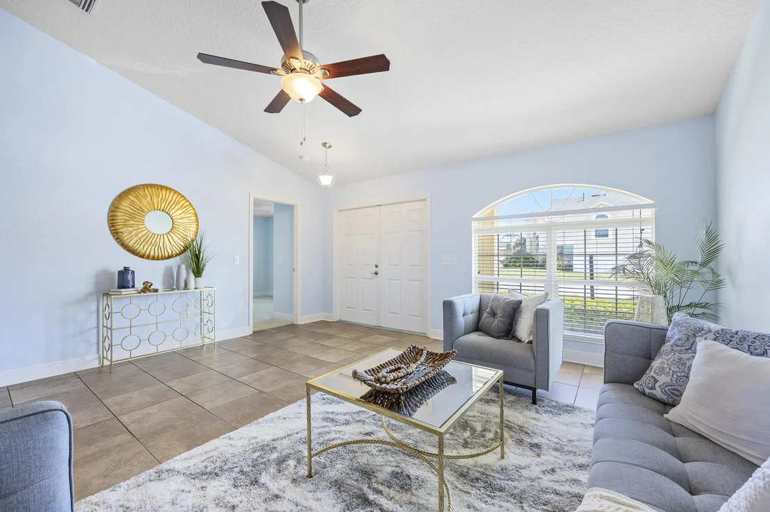 Photo of 552 Glenbrook Circle