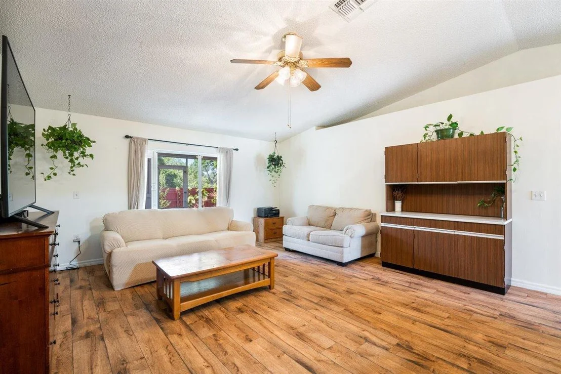 Photo of 1209 White Oak Circle