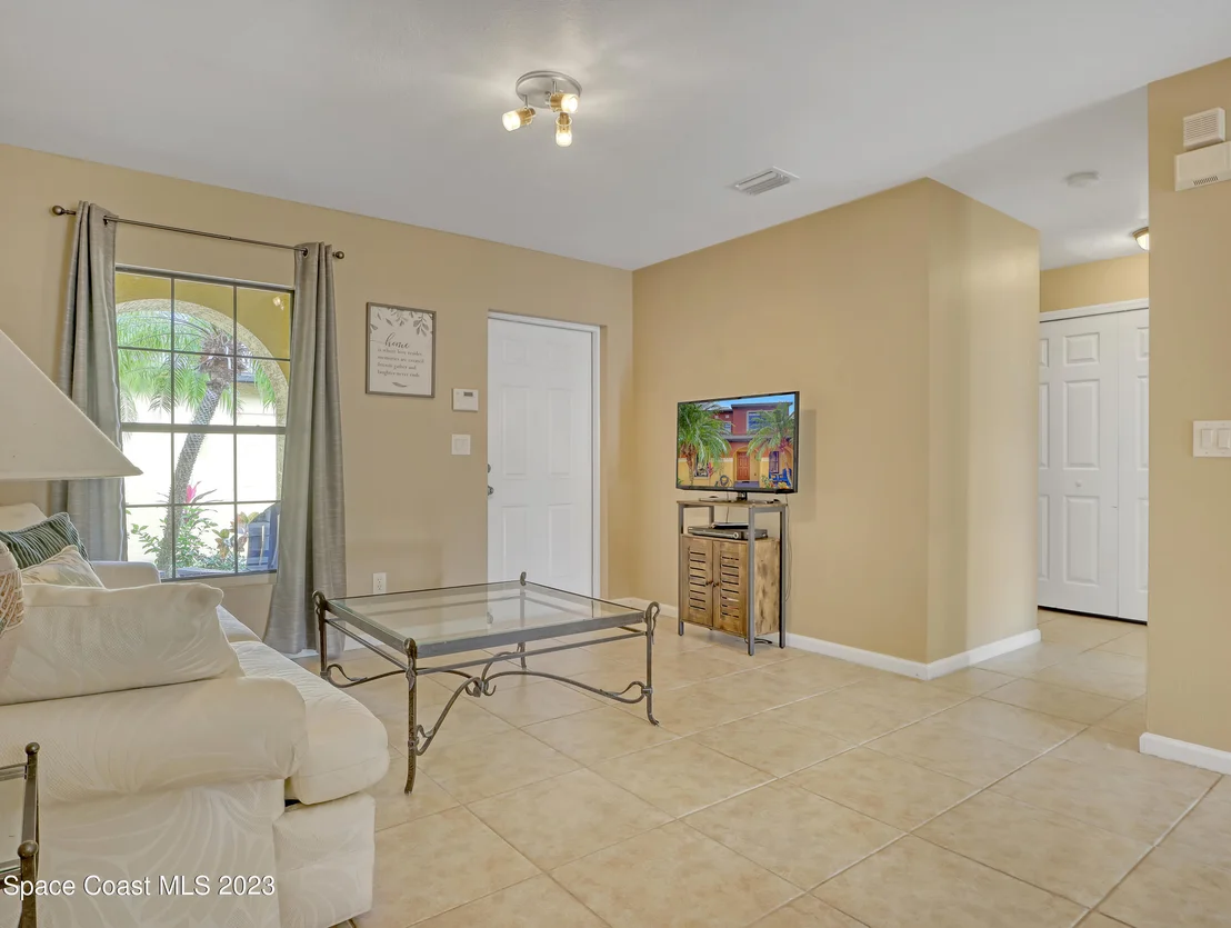 Photo of Unit 103 at 990 Luminary Circle
