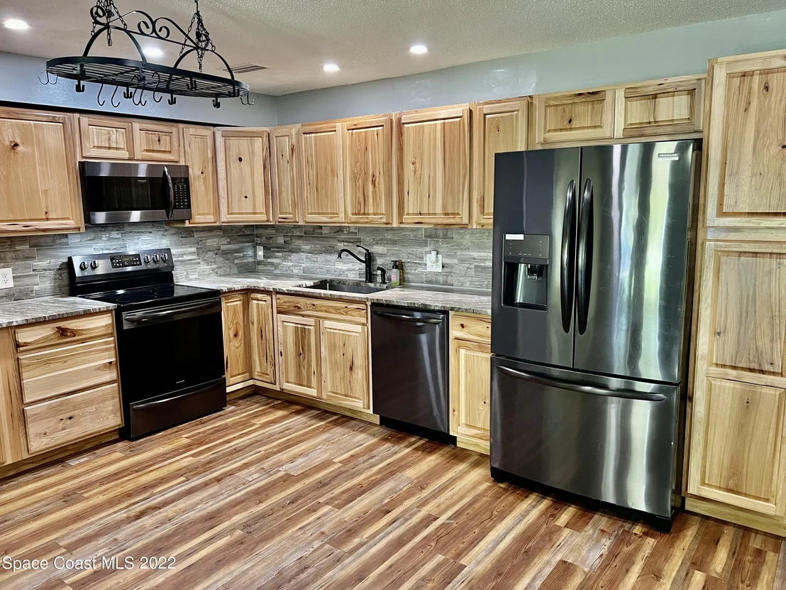 Photo of 1341 Cindy Circle NE