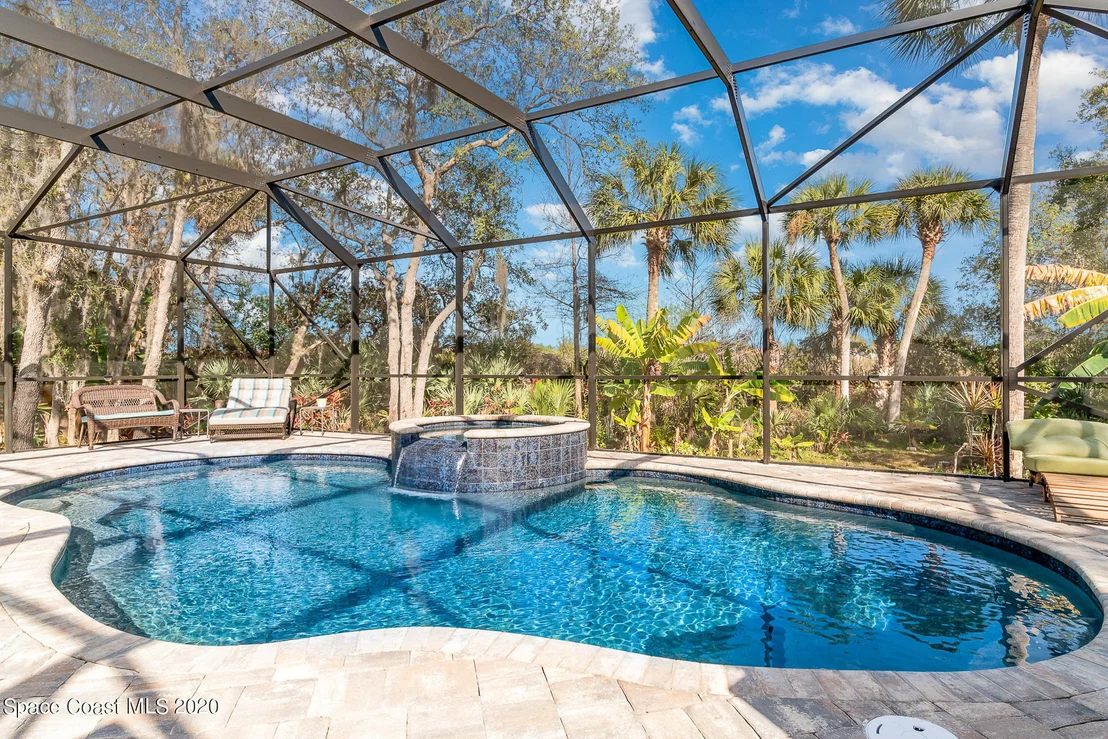 Photo of 4333 Long Lake Road