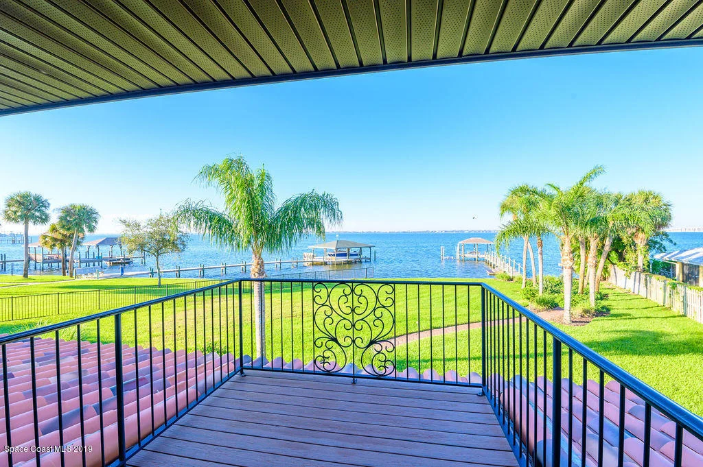 Photo of 3300 N Riverside Drive N