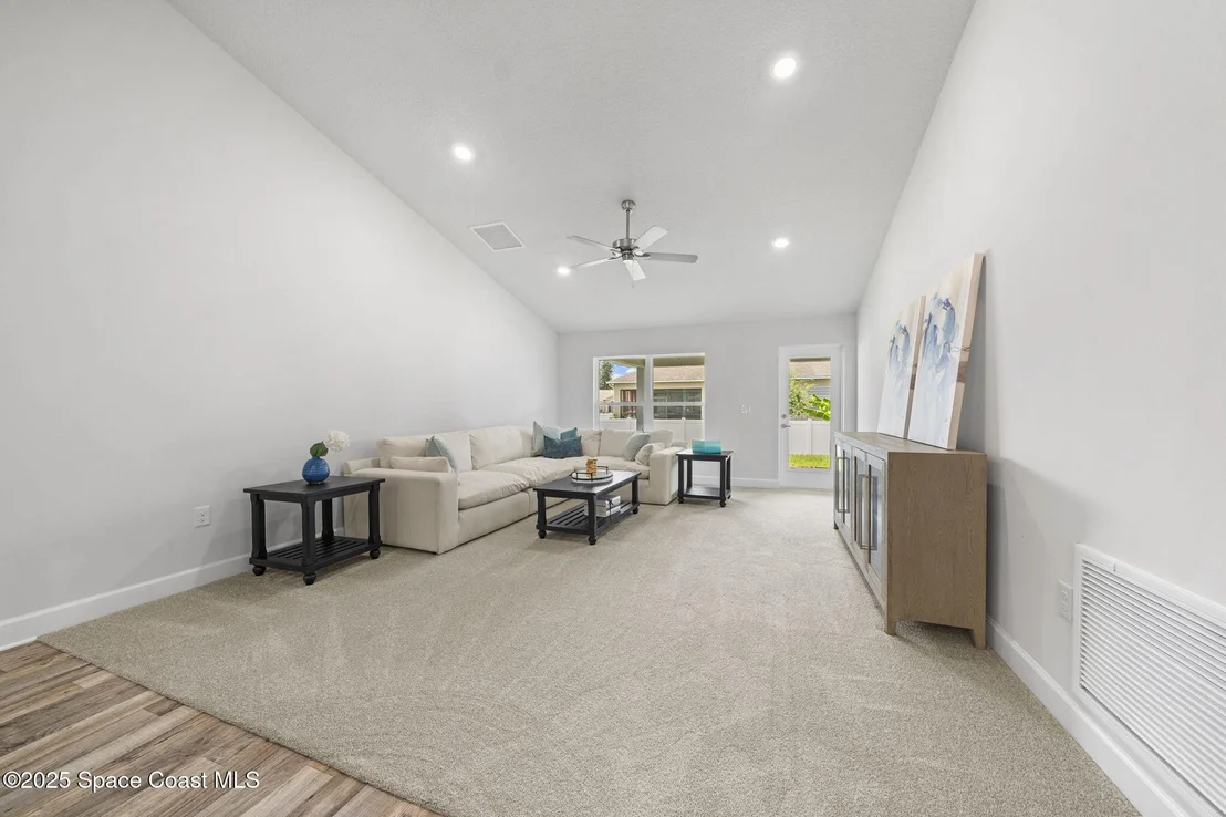 Photo of 920 Lyons Circle NW