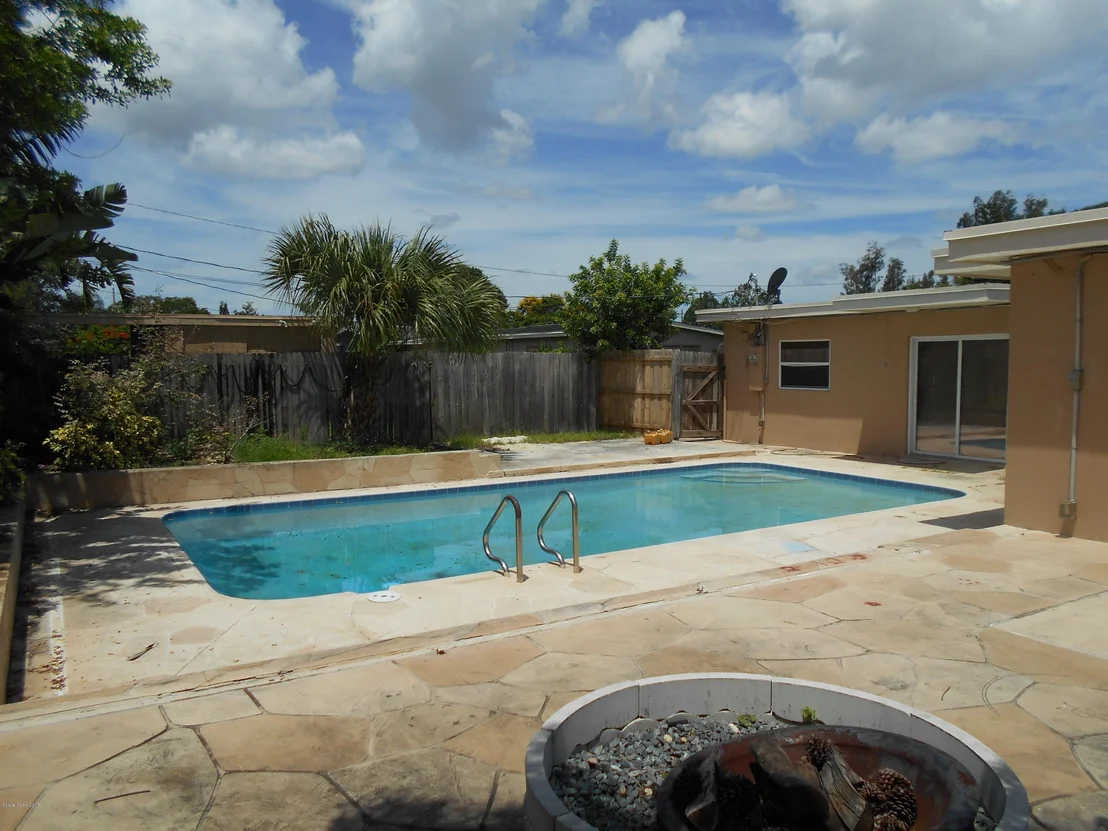 Photo of 1033 Cabot Drive NE