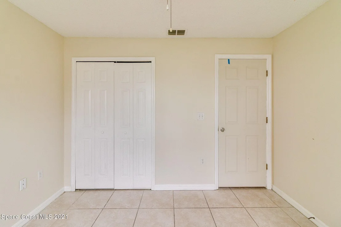 Photo of 1125 White Oak Circle