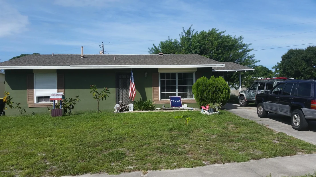 Photo of 1131 Abbey Circle NE