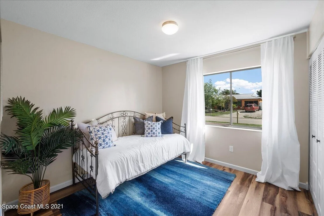 Photo of 1394 Carr Circle NE