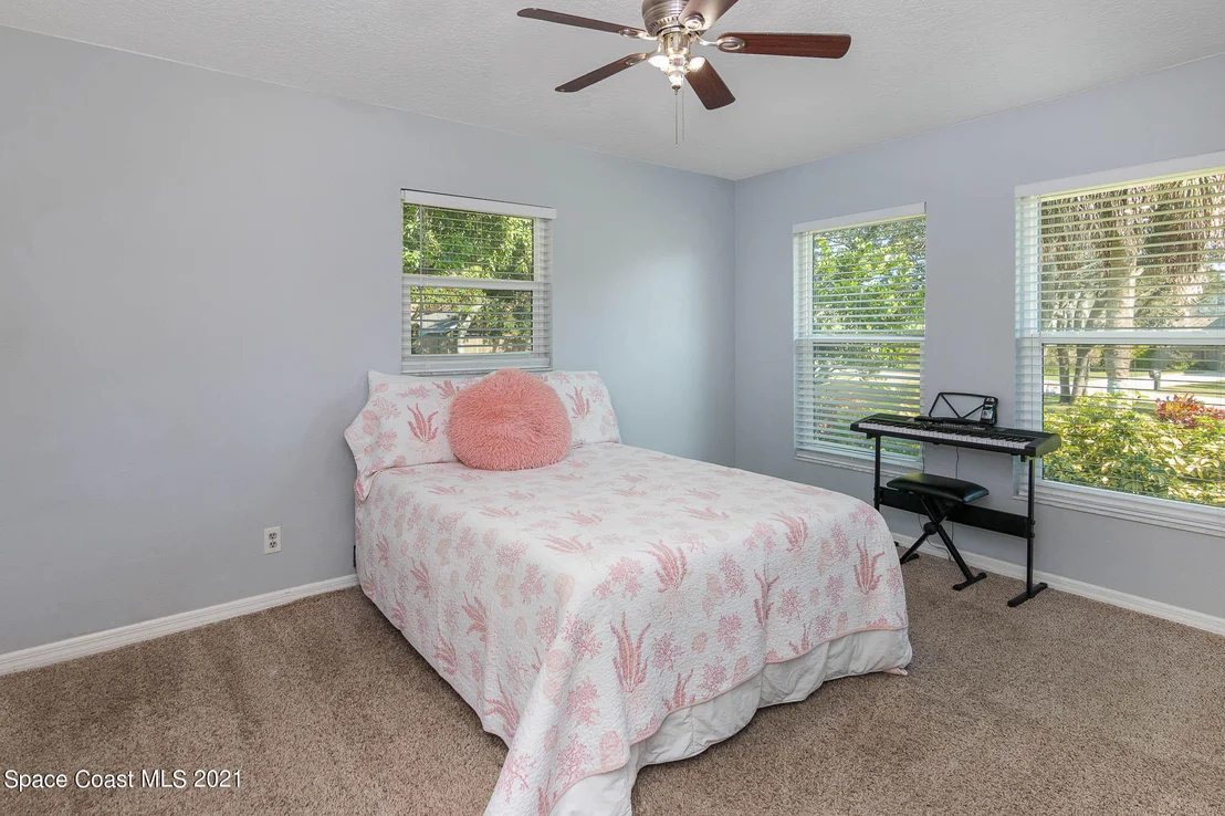 Photo of 1002 Mandarin Drive NE