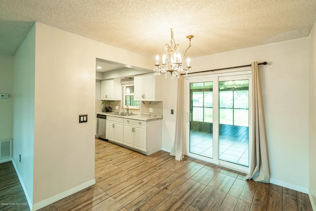 Photo of 2898 Corbusier Drive