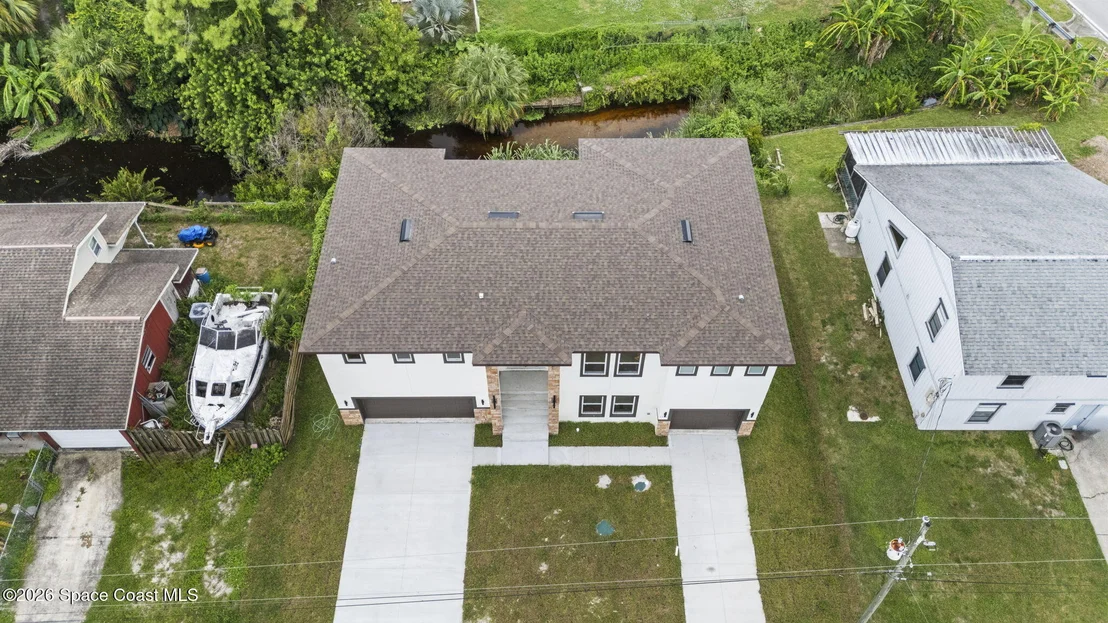 Photo of 1121 River Drive NE
