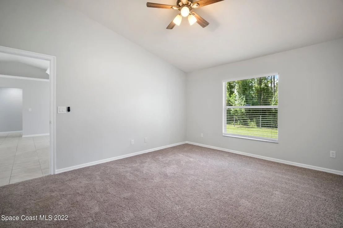 Photo of 1062 Summa Boulevard